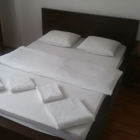 M&f Apartament Jepilor Apartment